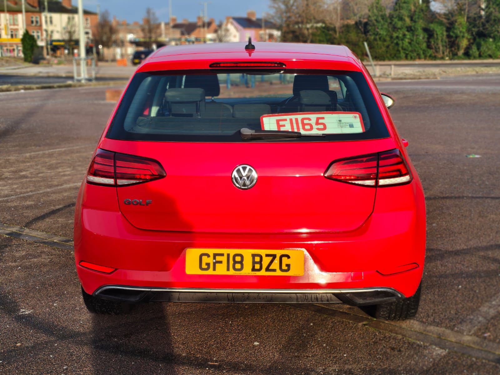 
								Volkswagen Golf SE full									