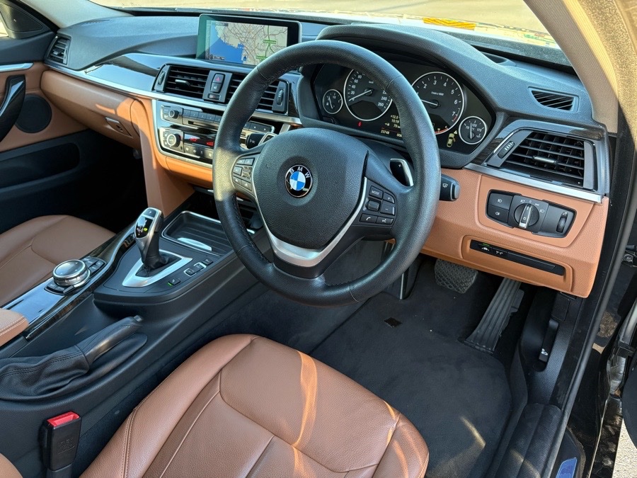 
								BMW 4 Series (Luxury) full									