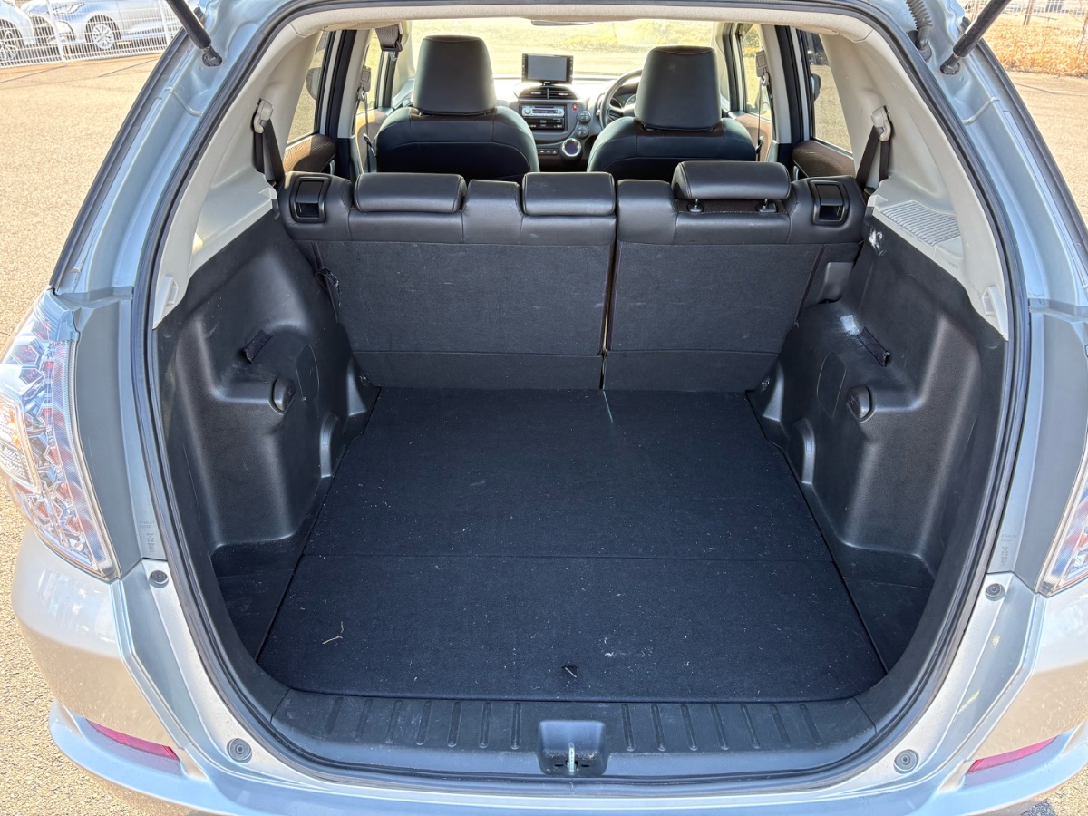 
								Honda Fit Shuttle full									