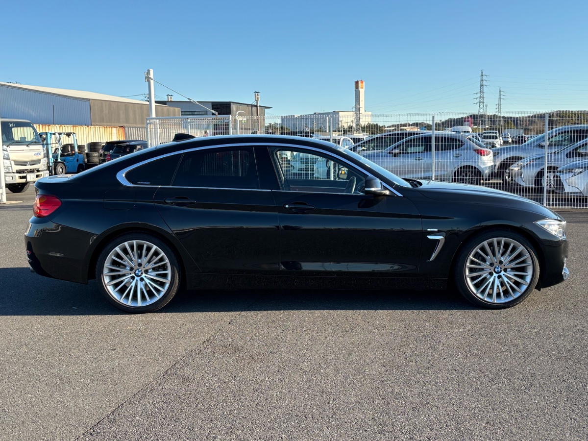 
								BMW 4 Series (Luxury) full									